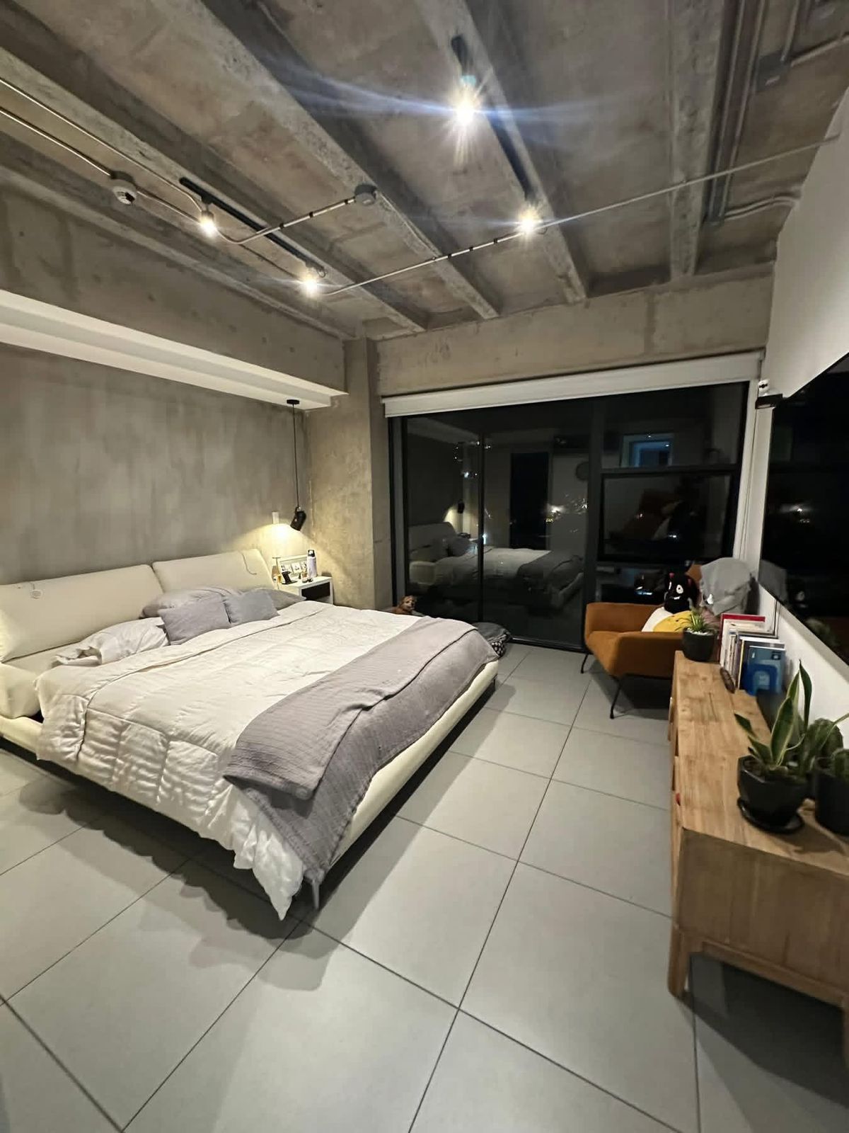 Detalle 3 · Diseño contemporáneo sobre Escalón