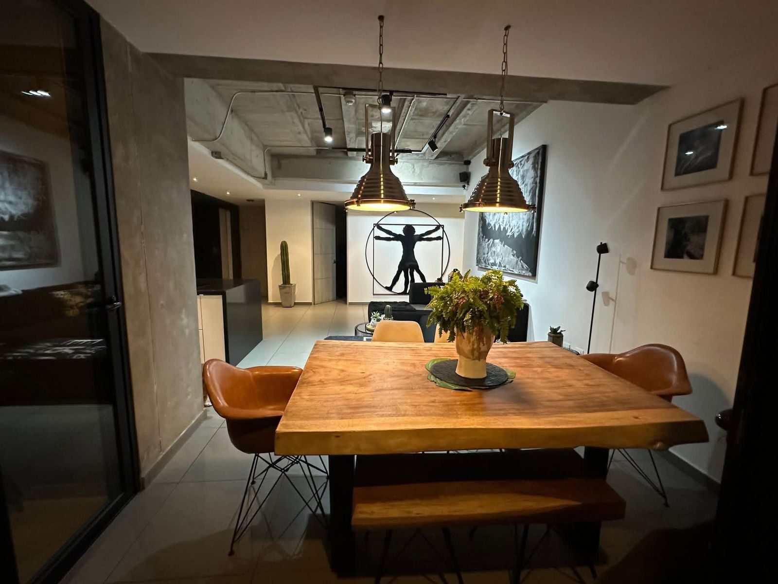 Detalle 6 · Diseño contemporáneo sobre Escalón